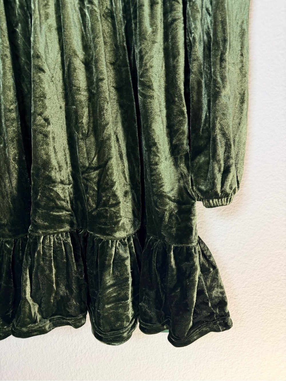 NWT Halara Velvet Mini Chill Dress Olive Green Deep V Ruffle Hem M - Picture 5 of 8